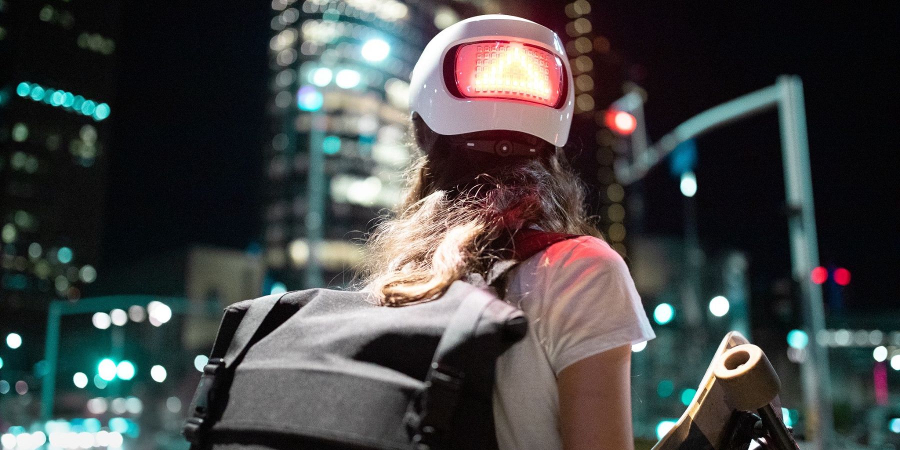 casque panneau lumineux arrière lumos vélo ville