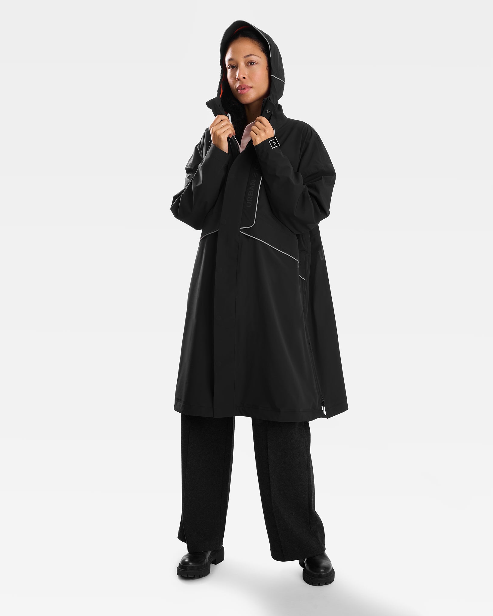 belle parka noire de pluie imperméable technique et respirante