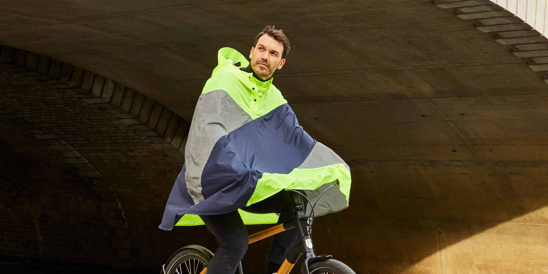 poncho imperméable vélo accroches mains guidon