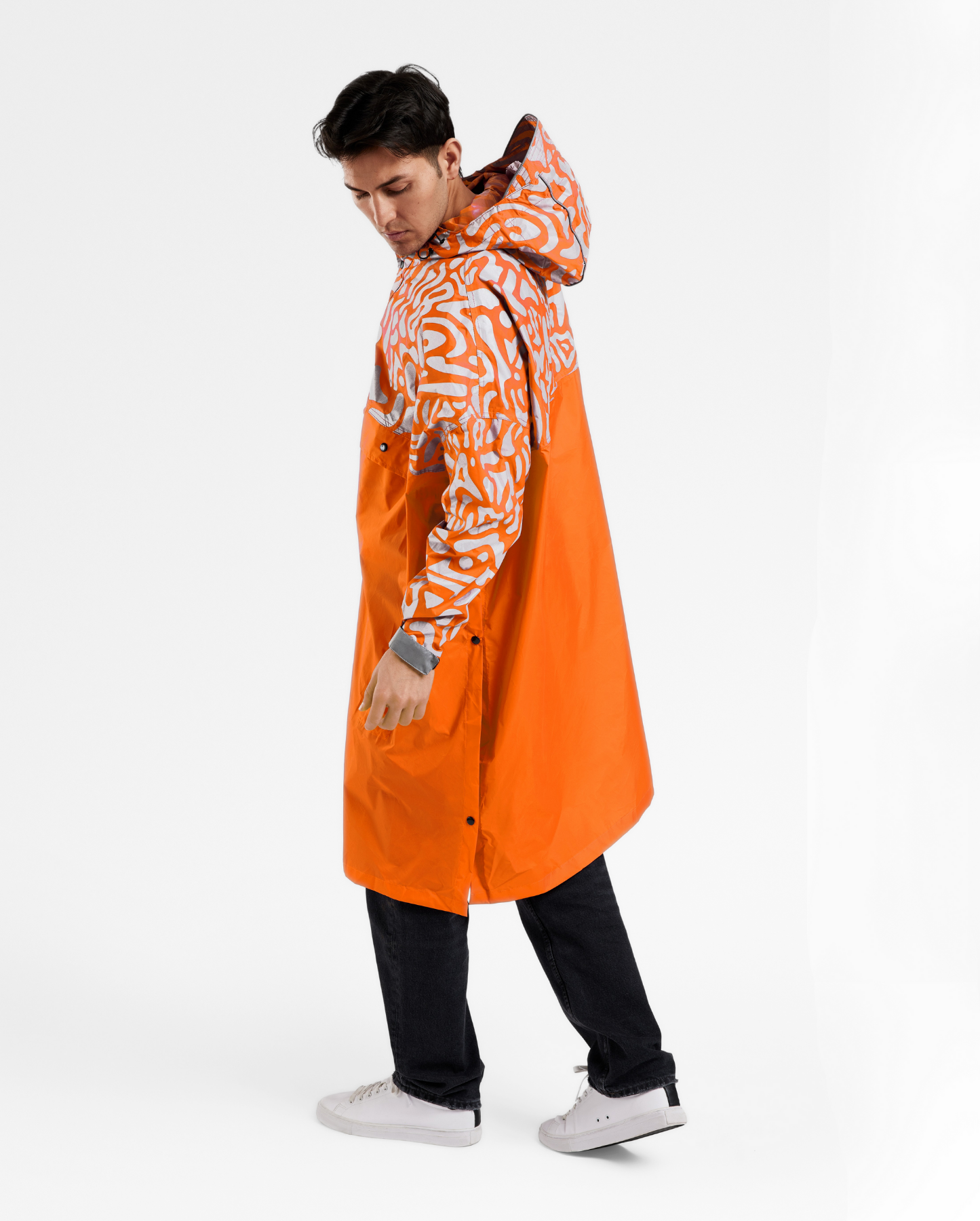 cape de pluie homme orange à motif pour mobilités urbaines