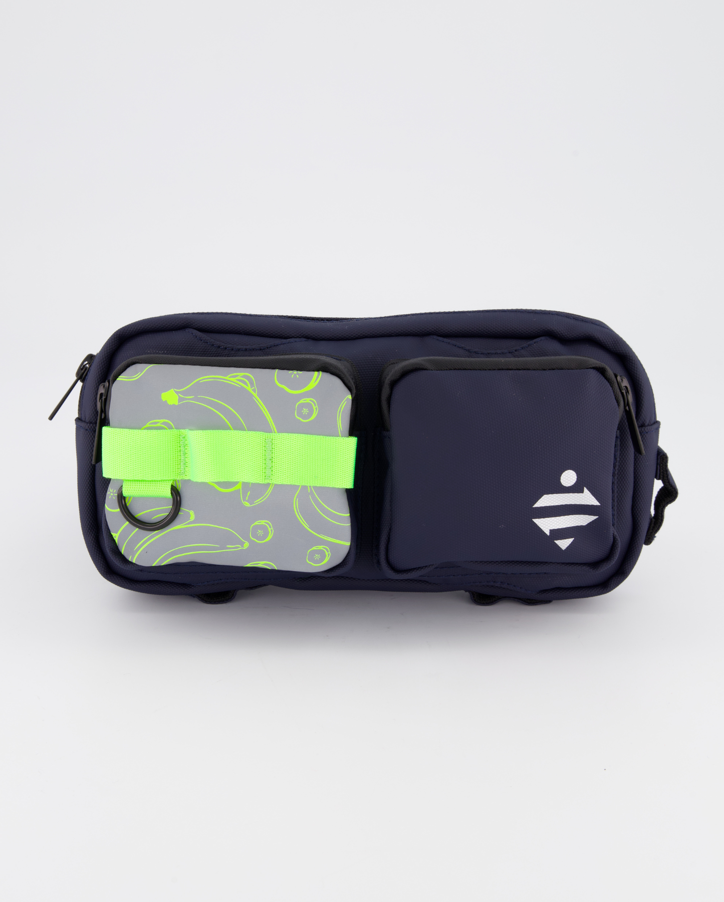 Vue de face sac banane vélo bleu marine, imperméable et réfléchissant, motifs banane fluo.