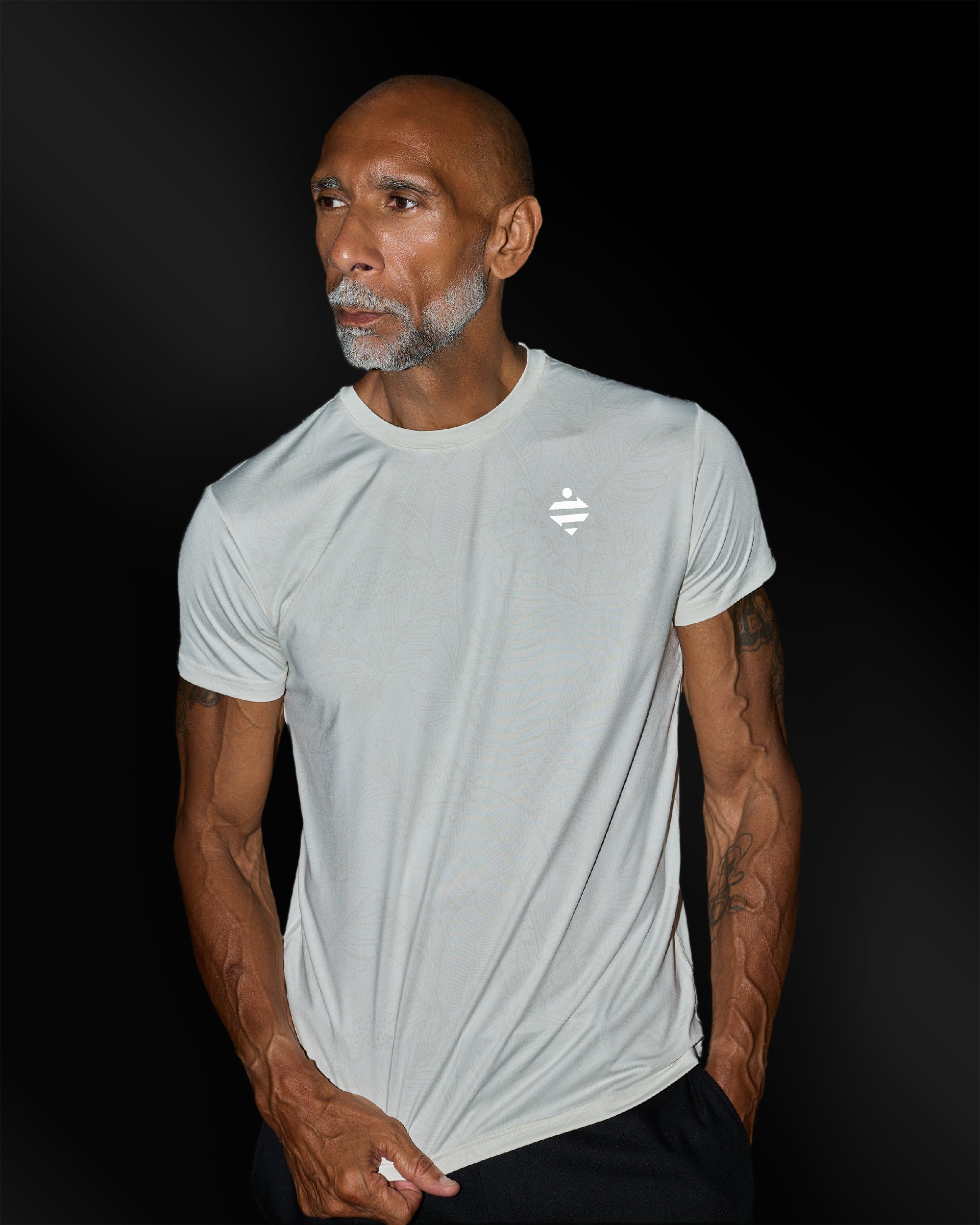 ULTRA ATMUNGSAKTIVES T-SHIRT MIT AEROTECH-MUSTER