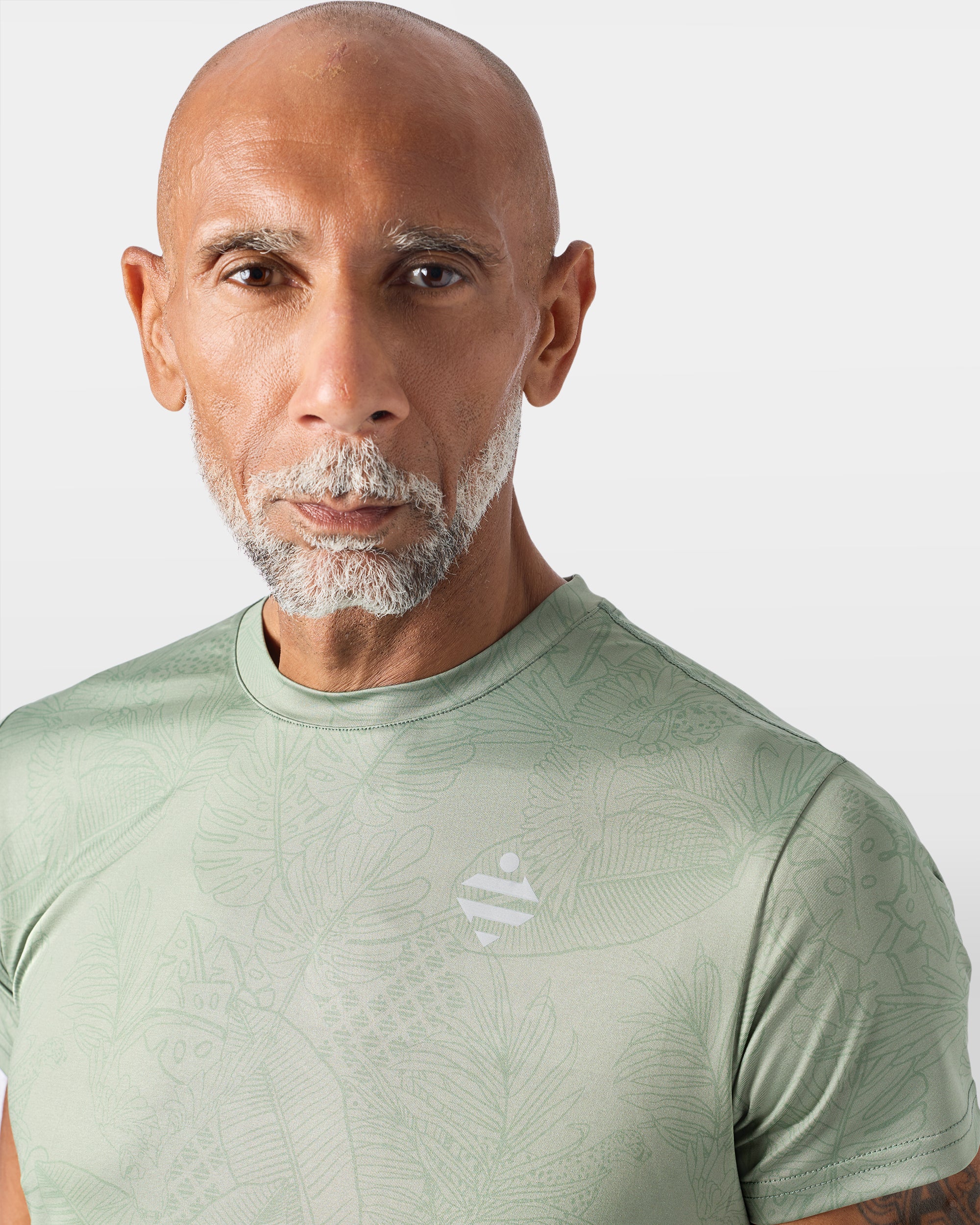 ULTRA ATMUNGSAKTIVES T-SHIRT MIT AEROTECH-MUSTER