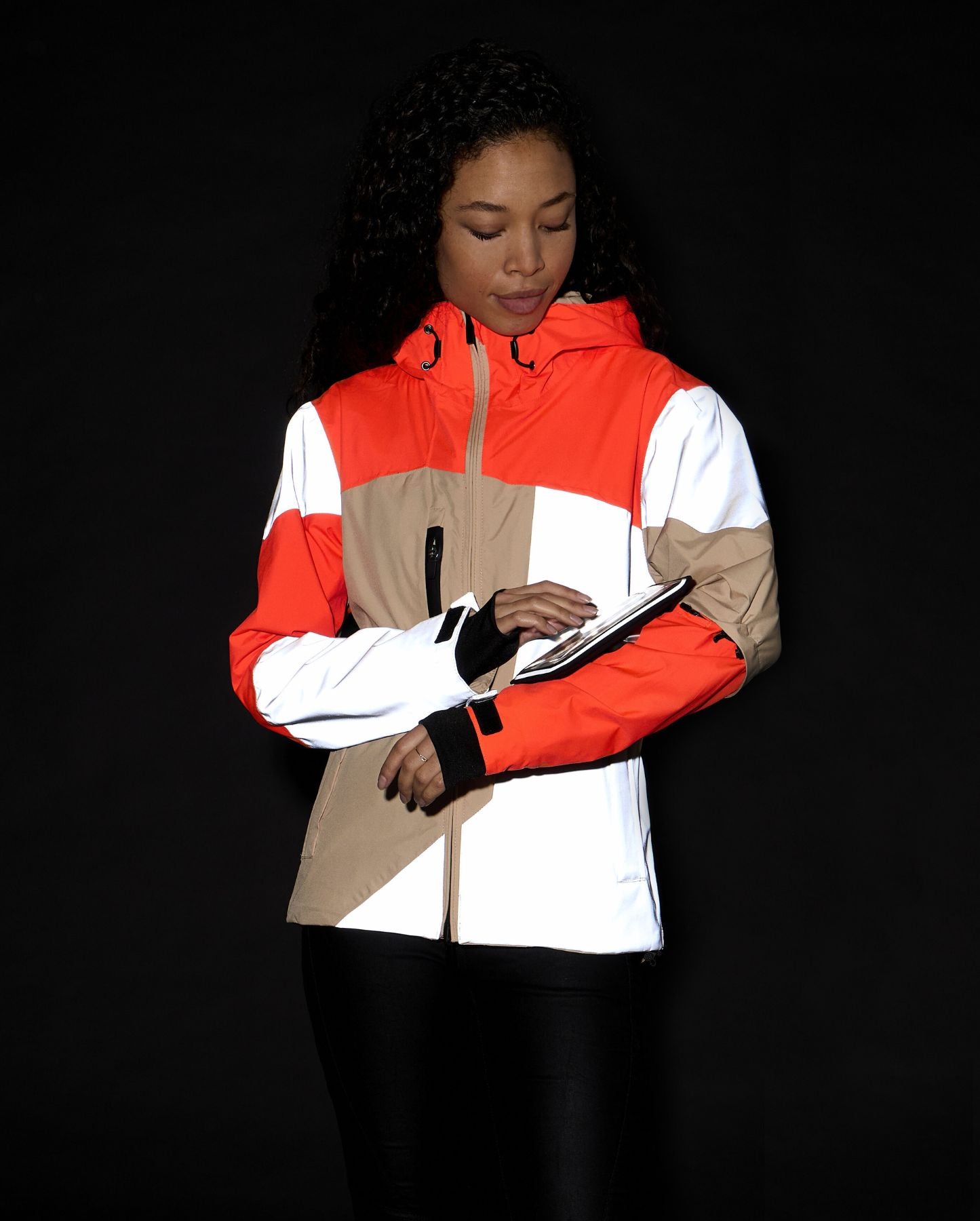 veste technique pochette GPS éléments réfléchissants nuit