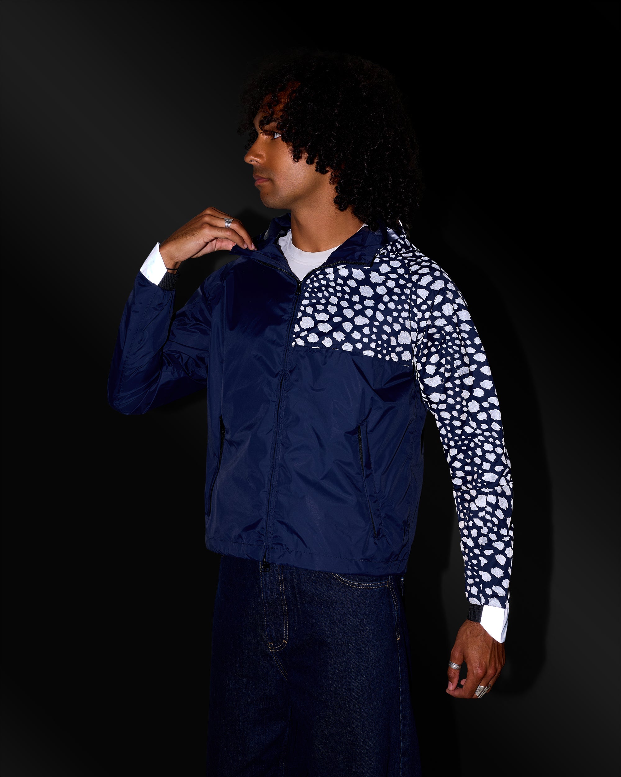 anorak coupe-vent imperméable bleu motifs guépard réfléchissants homme nuit