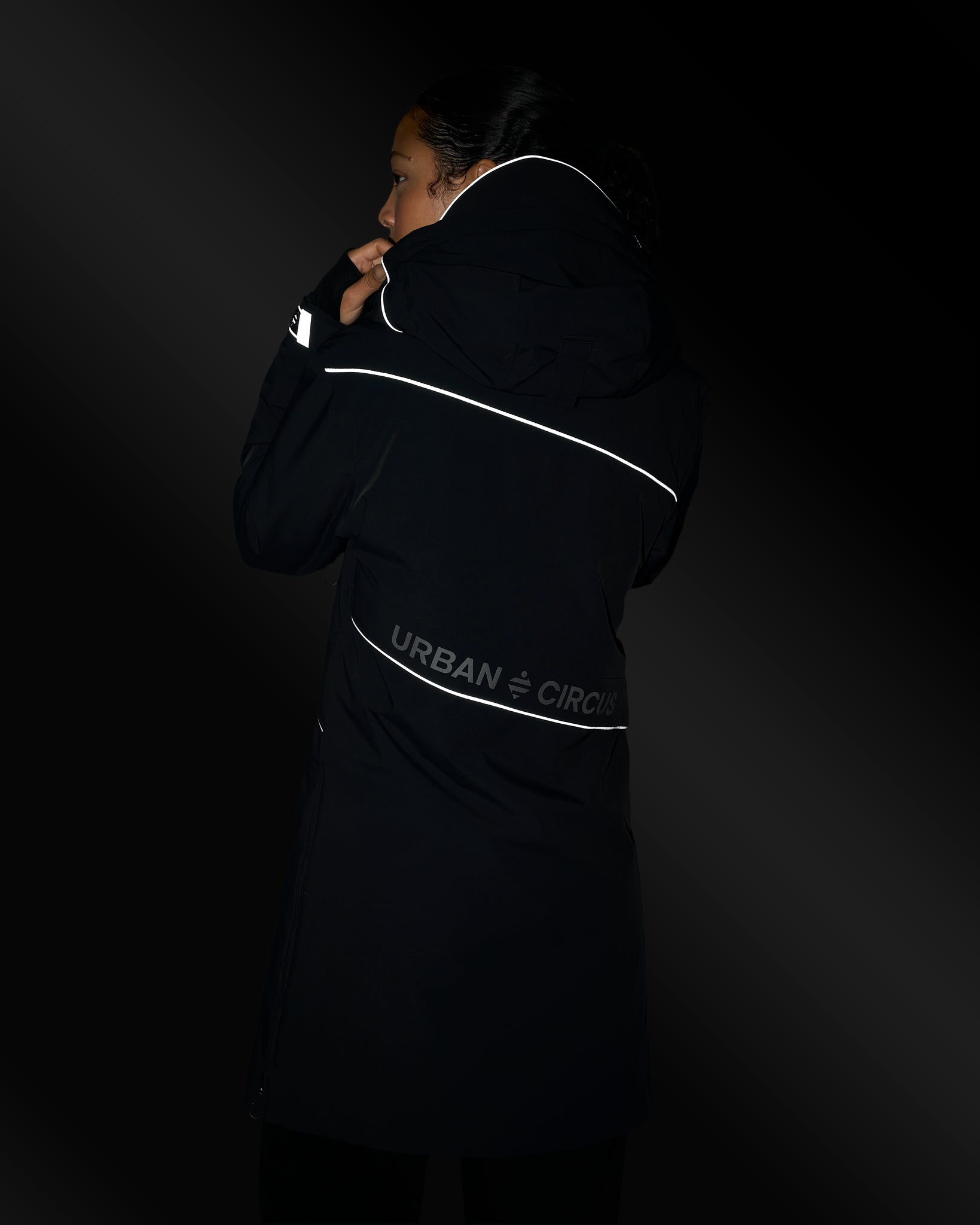 Manteau chaud d'hiver pour la mobilité urbaine détails réfléchissants