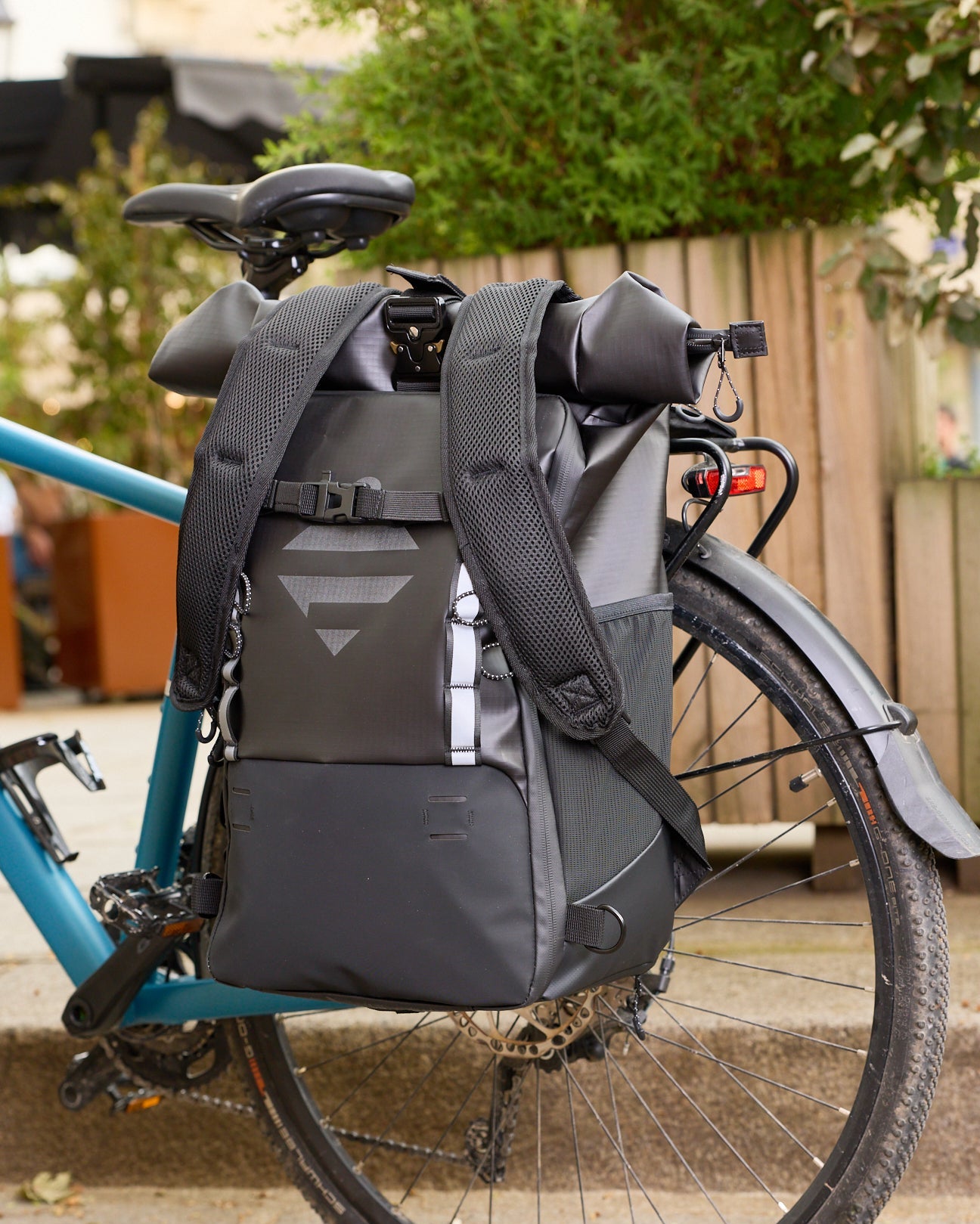 porte bagage gravel bike LINK BASE 23L Convertible Backpack & Bike Pannier