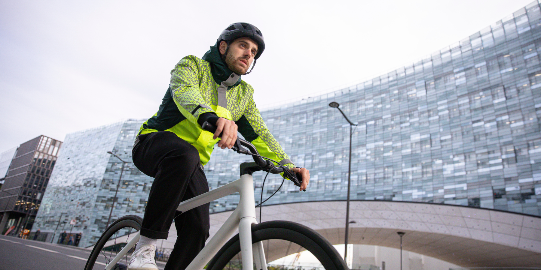 veste vélo ville imperméable et fluorescente