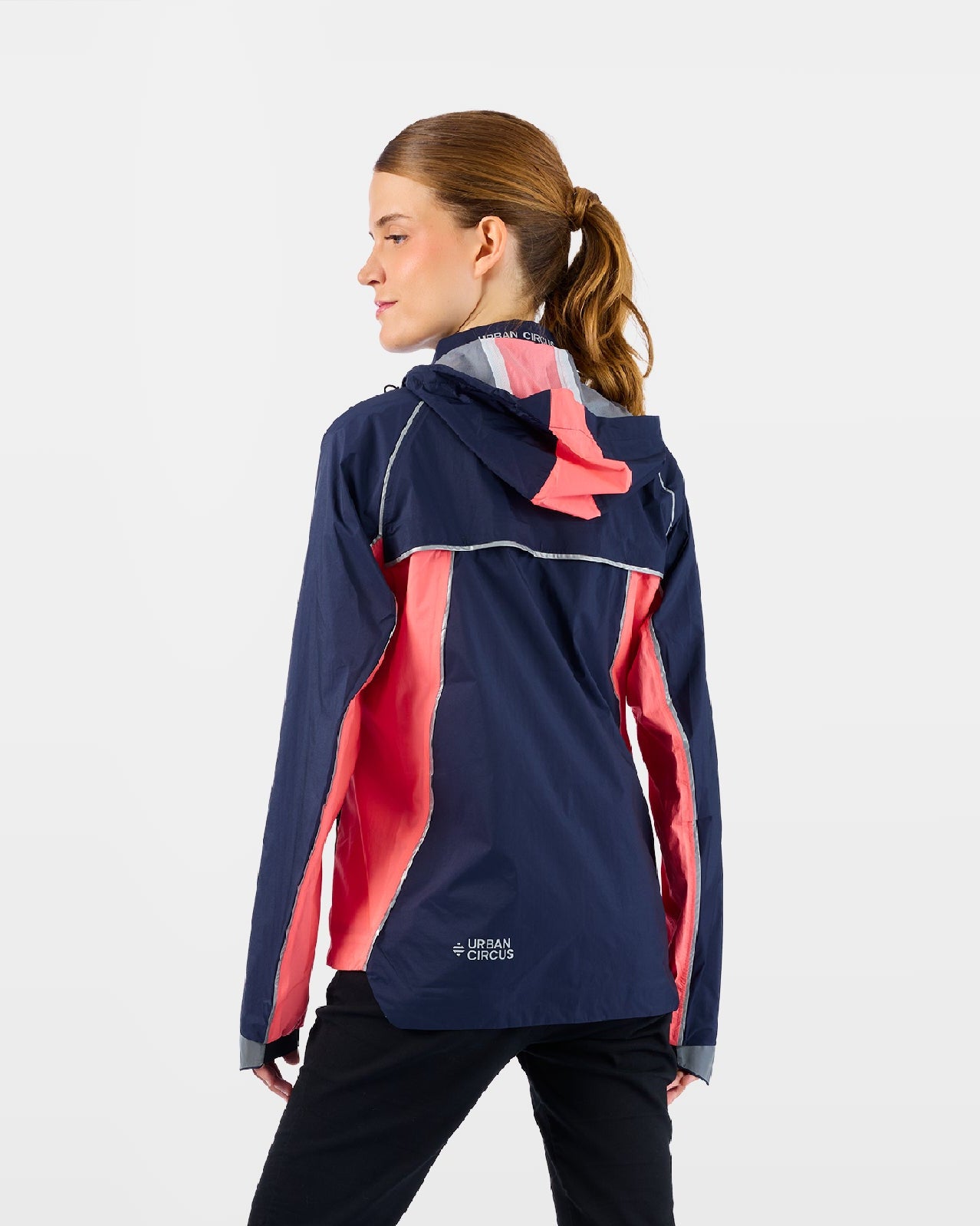 veste ultra légère respirante coupe vent sport corail marine femme de dos