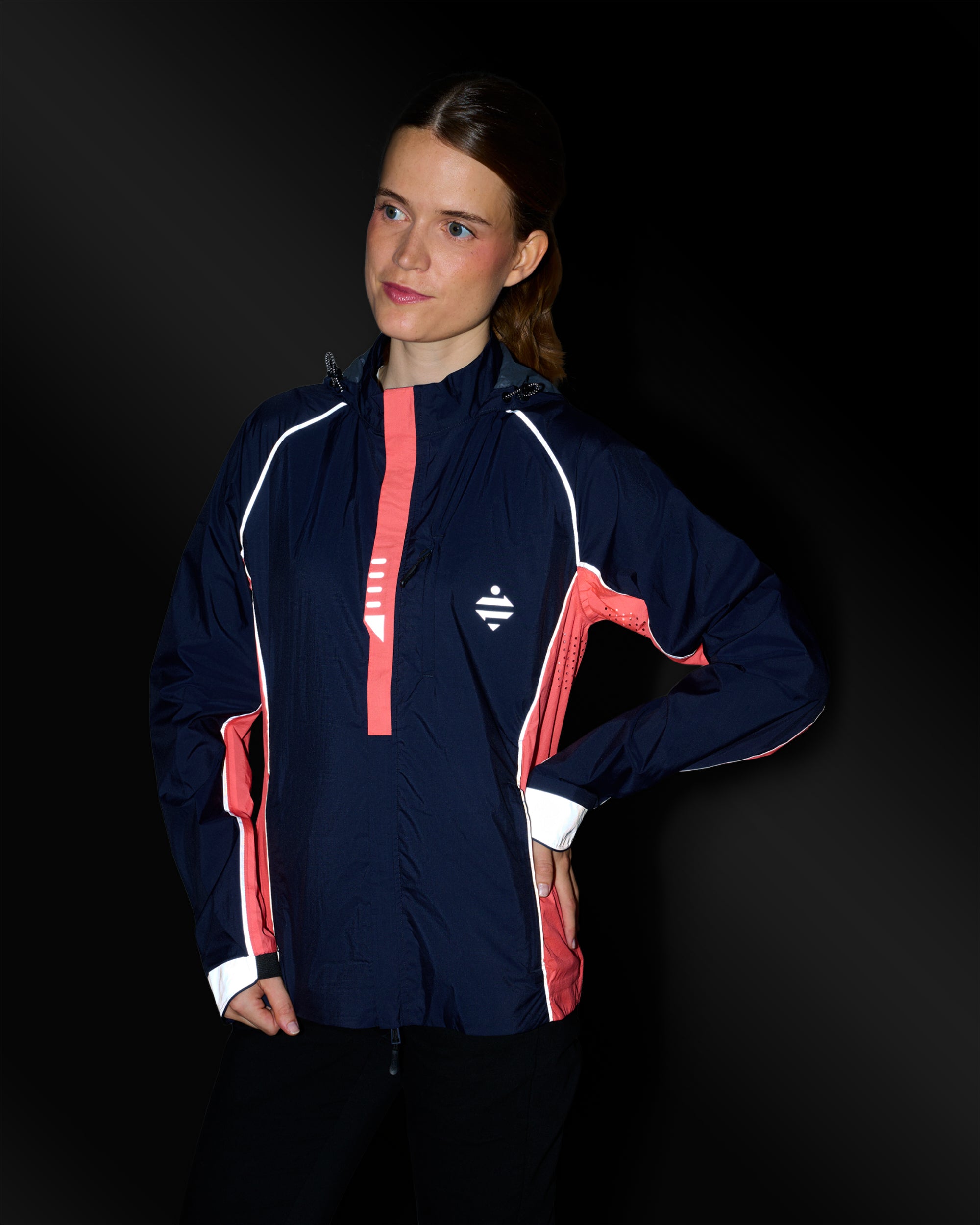 veste ultra légère respirante sport détails réfléchissants sur femme la nuit